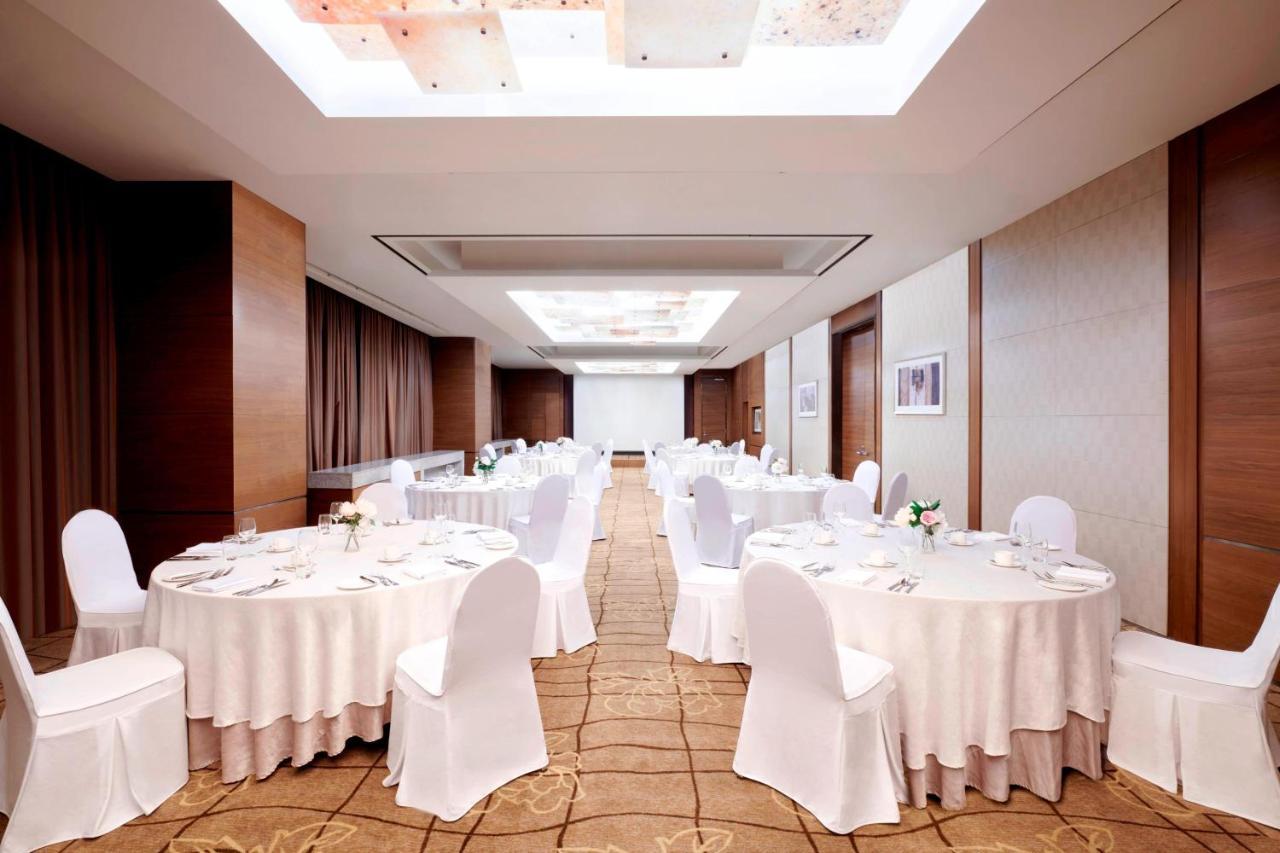 Готель Courtyard By Marriott Seoul Times Square Екстер'єр фото