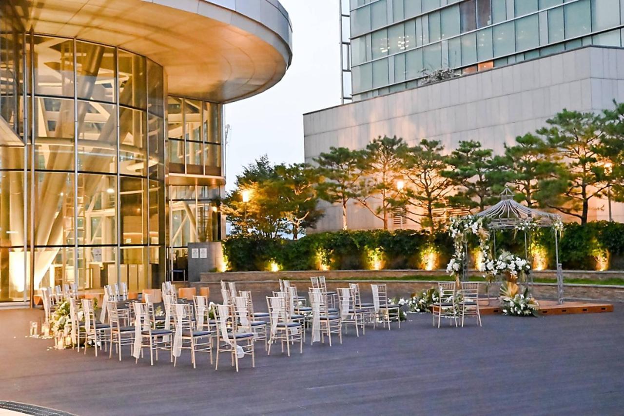 Готель Courtyard By Marriott Seoul Times Square Екстер'єр фото