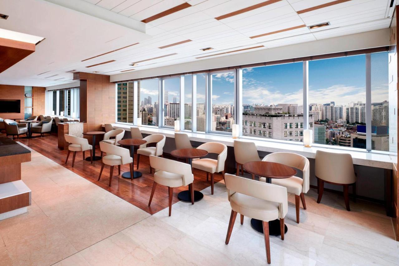 Готель Courtyard By Marriott Seoul Times Square Екстер'єр фото