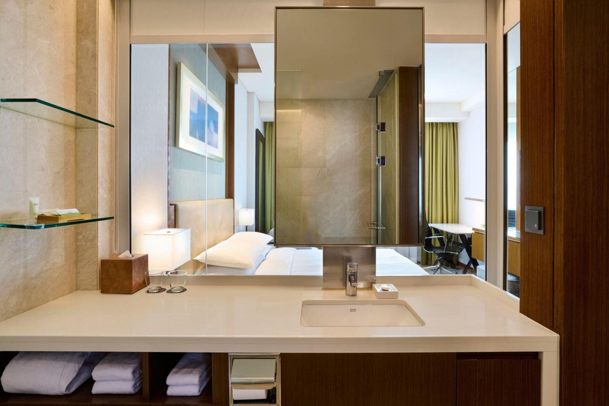 Готель Courtyard By Marriott Seoul Times Square Екстер'єр фото