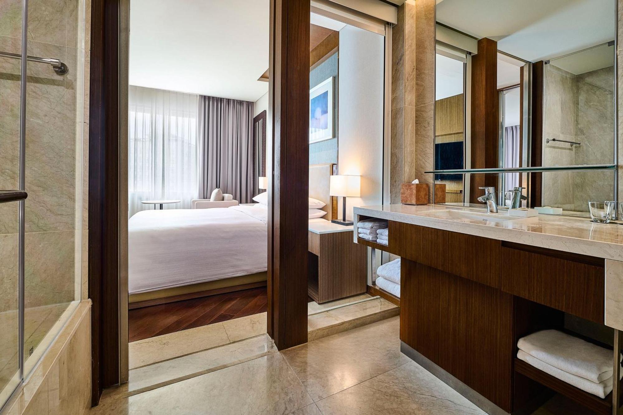 Готель Courtyard By Marriott Seoul Times Square Екстер'єр фото