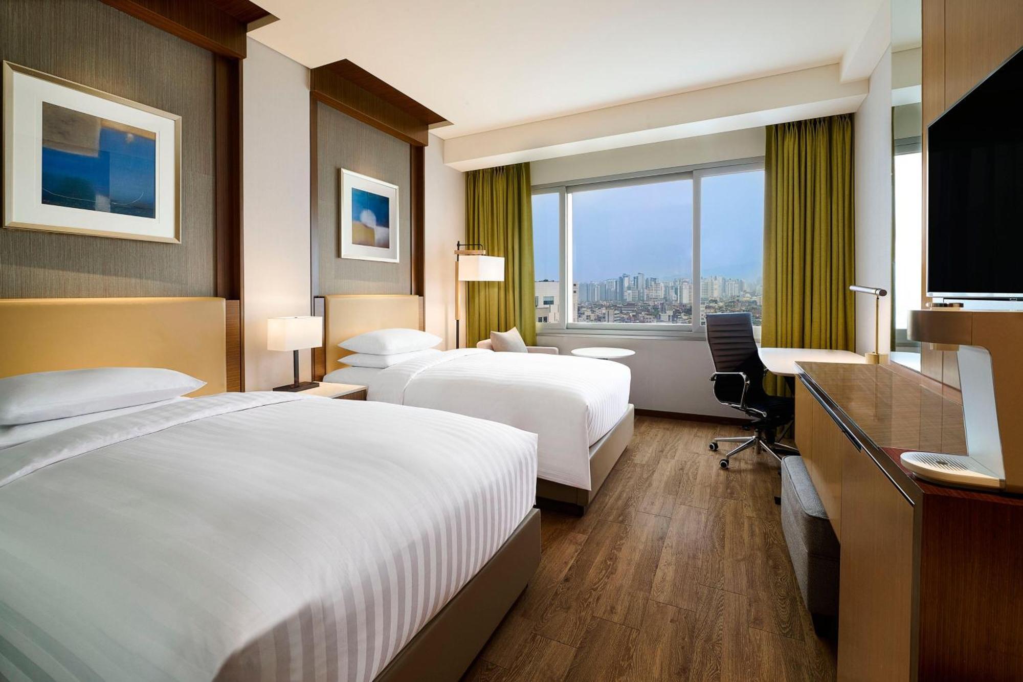 Готель Courtyard By Marriott Seoul Times Square Екстер'єр фото