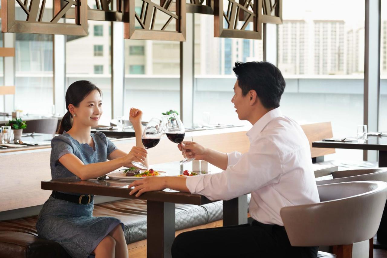 Готель Courtyard By Marriott Seoul Times Square Екстер'єр фото